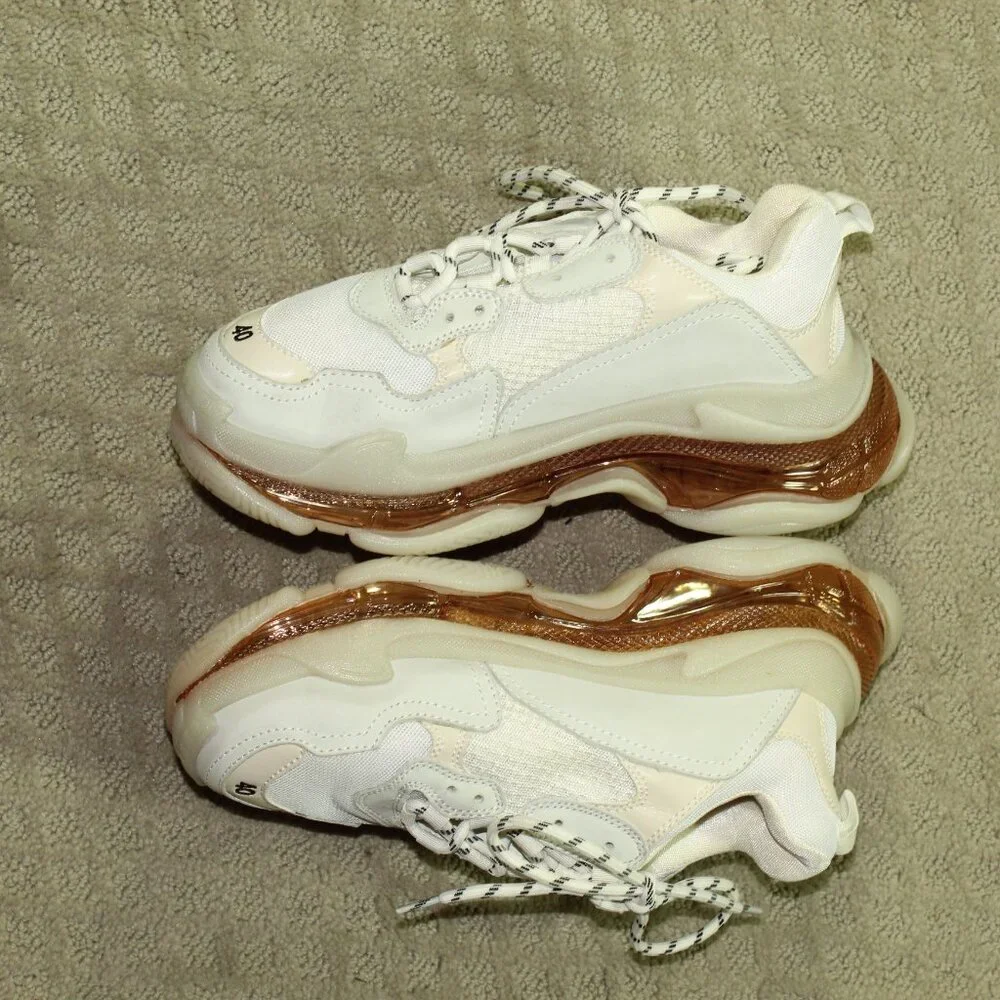 Balenciaga Unisex Mens 7 /Wm 9 Triple S White Low Top Round Toe Lace-Up Sneakers